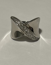 Gorgeous QVC Hallmarked Sterling Silver Diamonique Kiss Ring. Size P 1/2 (7.6g)