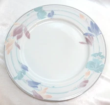Vintage Studio Nova Fine China Salad - Luncheon Plate Coquette YA017