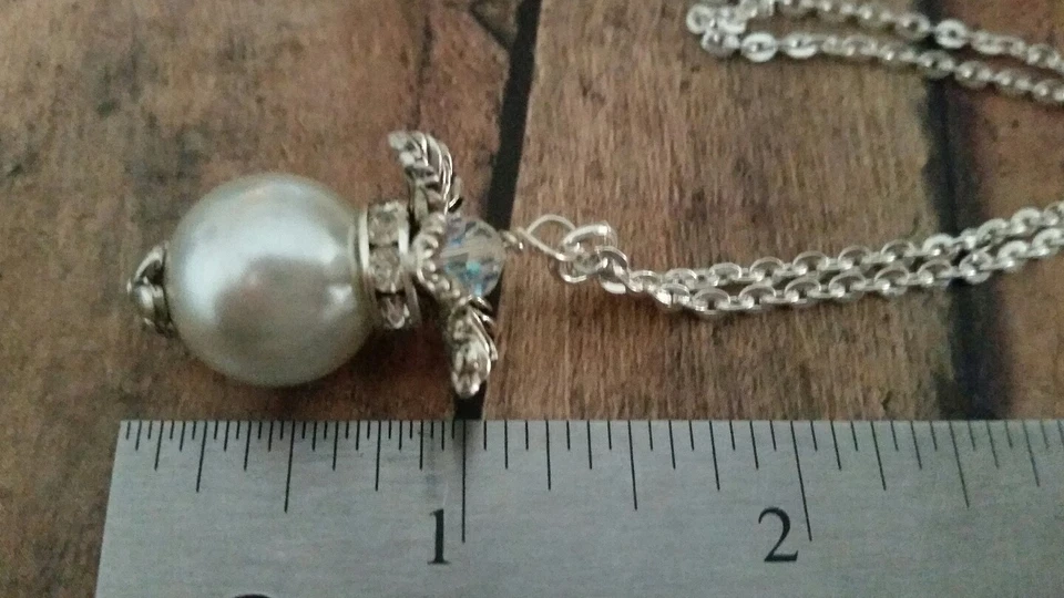 Collar de perlas, plata, diamantes de imitación, cristal, flor, blanco, hecho a mano Foto 4 de 4