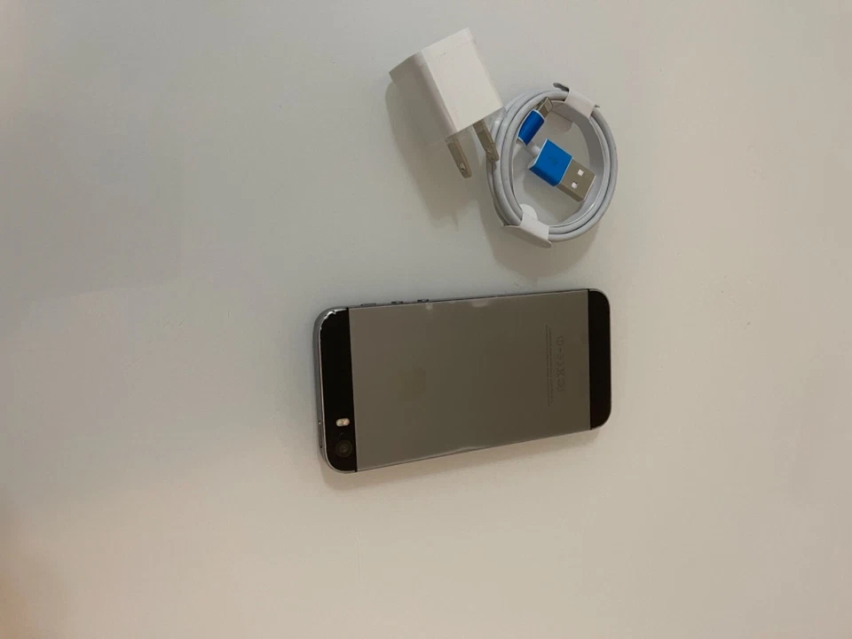 Apple iPhone SE - 16GB - Space Gray (Unlocked) A1723 (CDMA + GSM) (CA) - Image 4 of 4