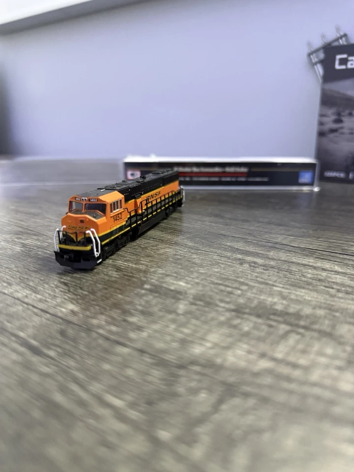 Atlas N Scale DCC Sound N Sd60M Locomotive BNSF 1452 Gold Series - Image 4 of 4