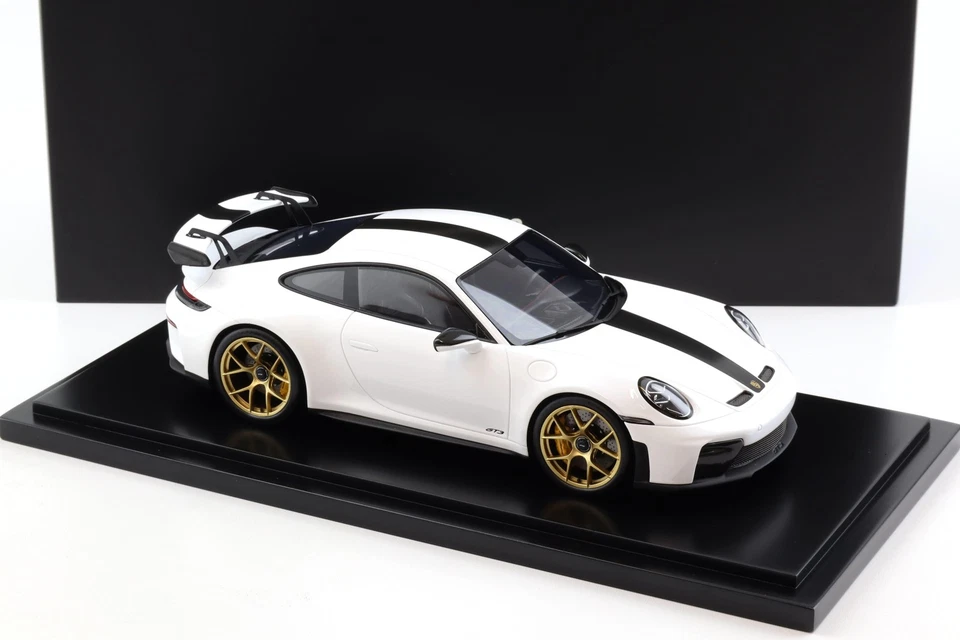 1:18 Spark Porsche 911 992.2 GT3 Coupe Bianco/Oro Cerchi WAP DEALER - Immagine 2 di 4