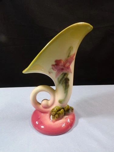 Hull Pottery W2 5 1/2" Pink & Green Woodland Cornucopia Vase