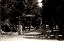 Sister Bay Wisconsin Hotel du Nord Car Gate c. 1940-1950 RPPC Postcard     30543