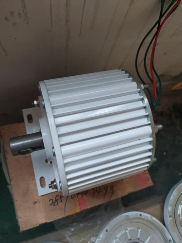 Motore generatore magnete permanente trifase 3000W 24V 48V 220V per turbine eoliche - Foto 10 di 25