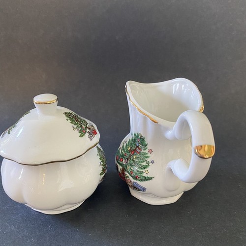 Vintage Christmas Porcelain creamer and sugar set - Picture 4 of 12