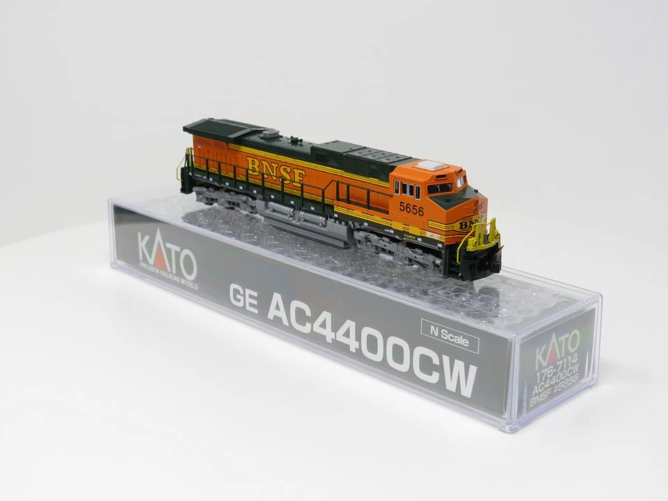 Kato N 176-7114 BNSF Santa Fe GE AC4400CW Diesel Locomotive Freight Train - Image 3 of 4