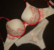 Victoria's Secret 32DDD BRA SET M thong WHITE red pink floral lace BODY PERFECT