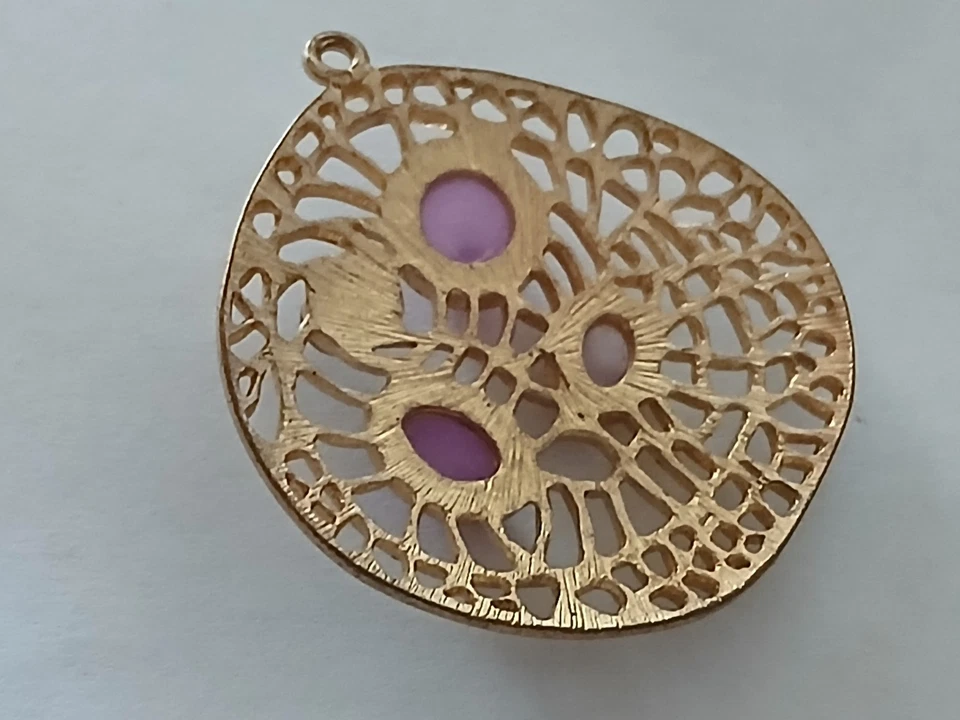 Collar Colgante Tono Dorado Aspecto Moderno Piedras Púrpura Sin Cadena Foto 3 de 4