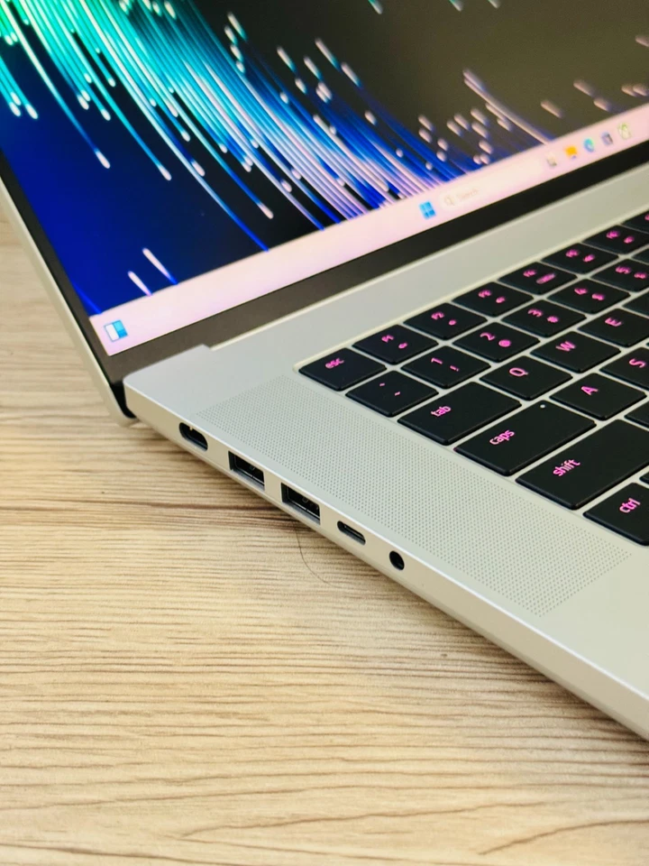 Razer Blade 16 RZ09-0483/16" 240 Hz Gaming /i9 13950H/32GB/1 TB/ RTX 4080 12GB - Image 4 of 4