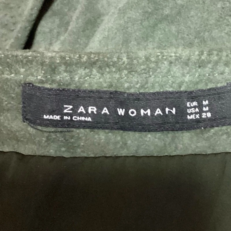 Minifalda Zara Verde 100% Gamuza Cuero Cremallera Frontal Mini Informal Línea A Talla M Foto 4 de 4