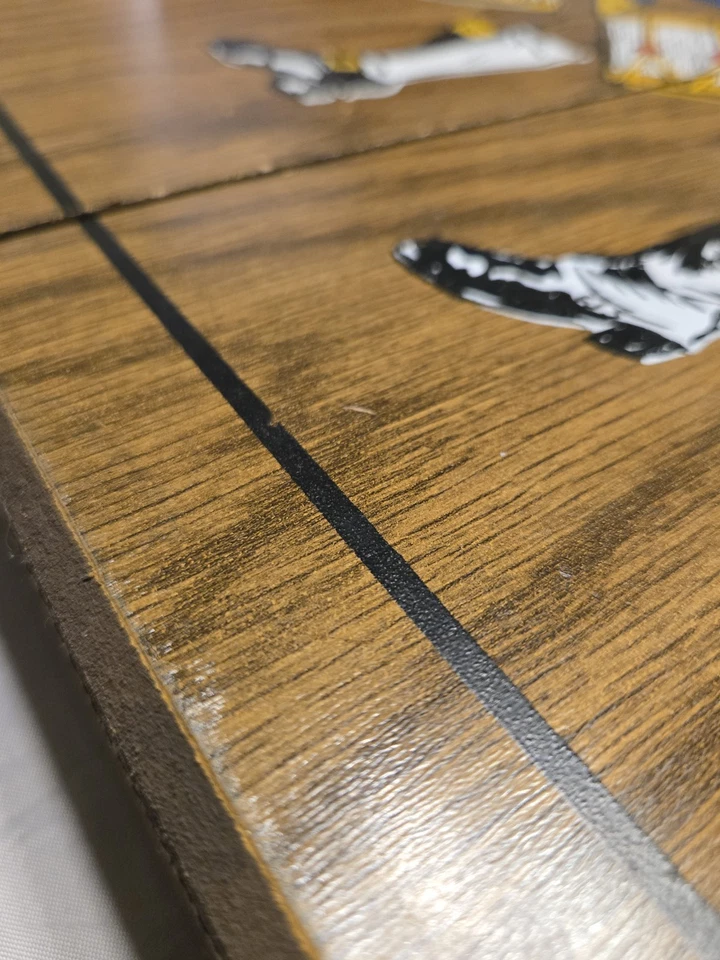 Tablero y gabinete de dardos de madera vintage "Duty, Honor, Country". Juegos Libertad Ver Fotos Foto 3 de 4