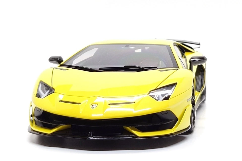 AUTOart 1:18 Lamborghini Aventador SVJ en Giallo Tenerife Foto 4 de 4