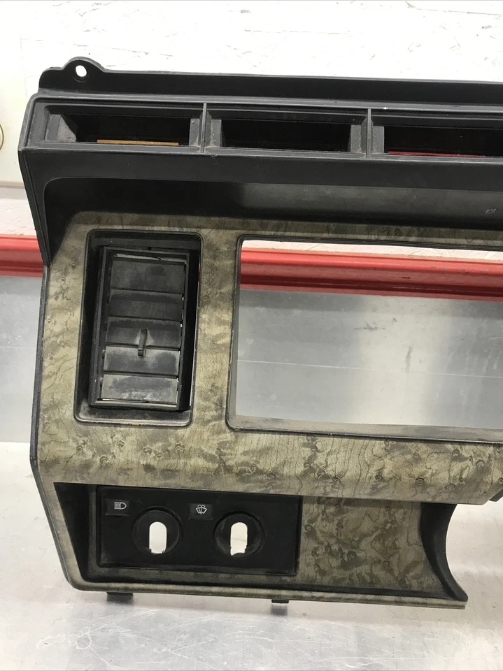 Cuadro de instrumentos Ford F150 F250 Bronco 1980-1986 bisel madera grano OEM Foto 4 de 4