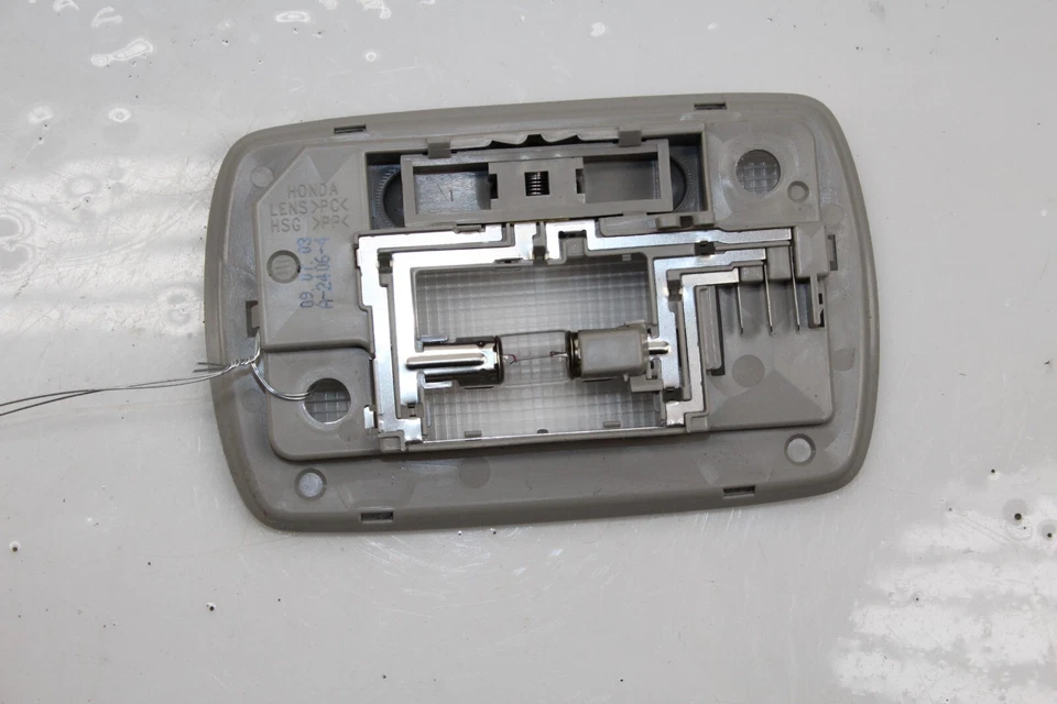 Задний купольный фонарь для чтения Acura TSX 2009-2014 годов выпуска от оригинального производителя - Изображение 4 из 4