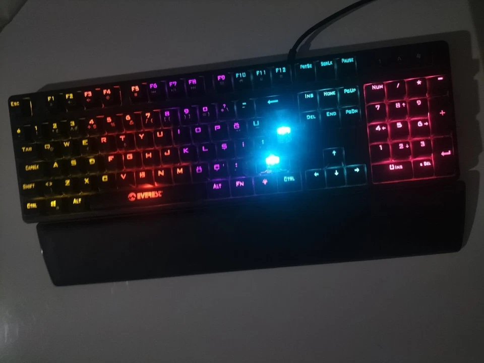 Everest Redcore KB-GX8 RGB Red Switch - Image 2 of 3