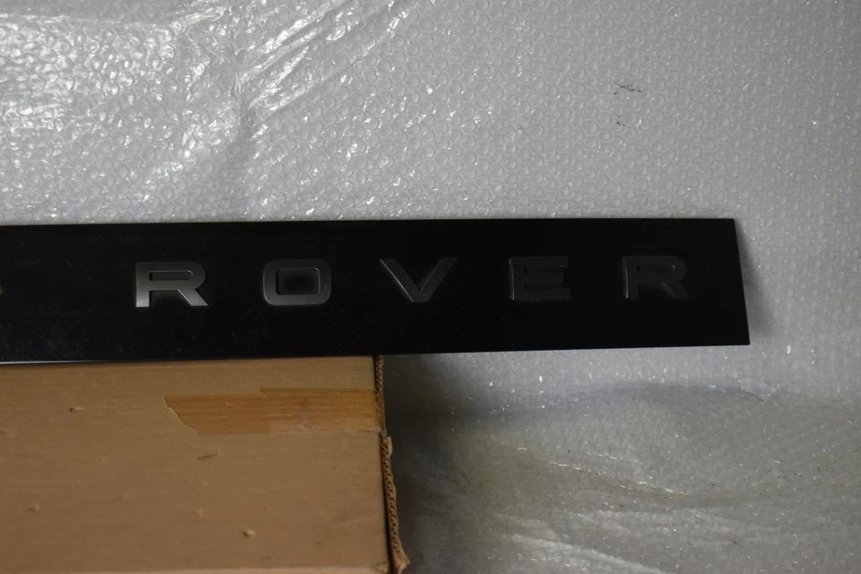 RANGE ROVER SPORT REAR LIFT GATE TRIM 2023-2025 OEM N9X2402A30AE - Image 4 of 4