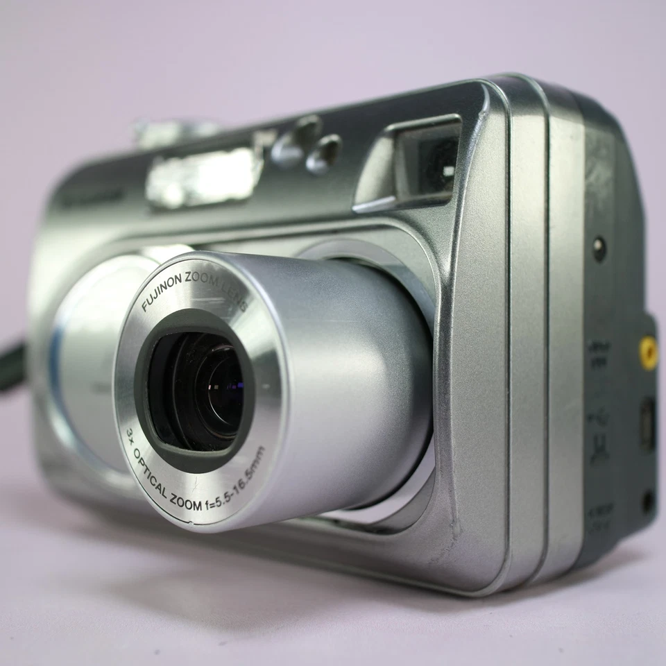 Fujifilm Digital Camera FinePix A205 2.0MP Silver Tested *Read*, photo 2 of 5