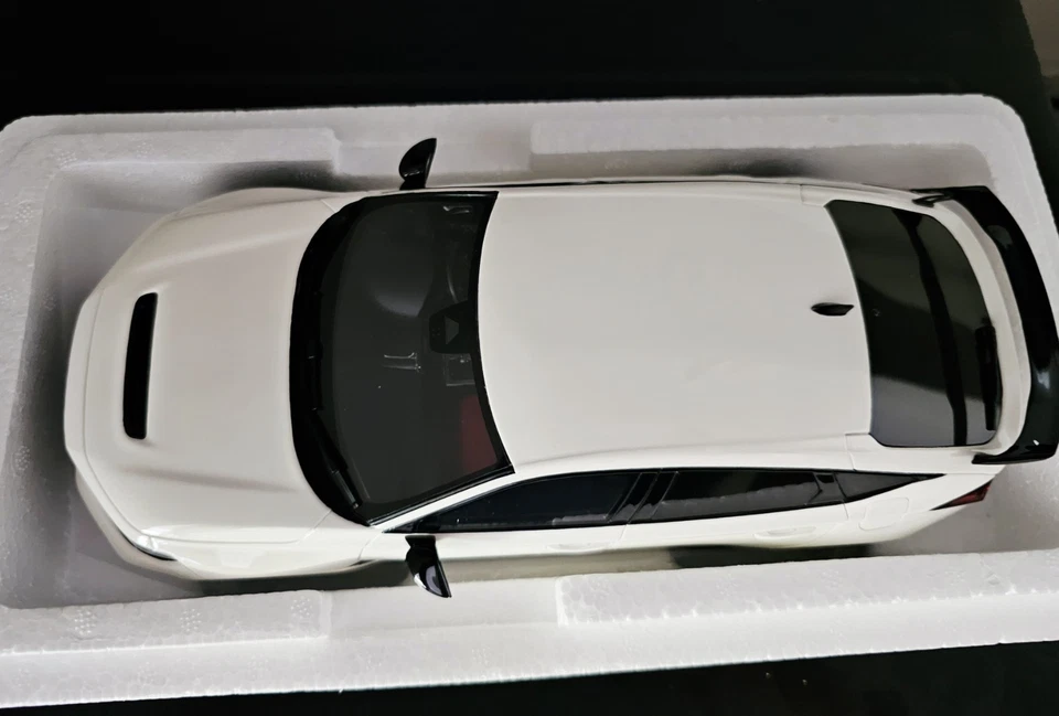Honda Civic Tipo R (FL5) -- Blanco -- Otomóvil 1/18 Foto 4 de 4