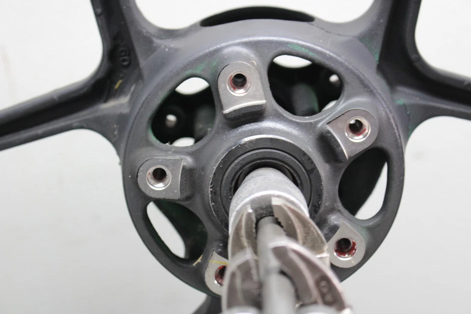 Llanta delantera Kawasaki Ninja 650R 2009-2011 (recta) Foto 2 de 4