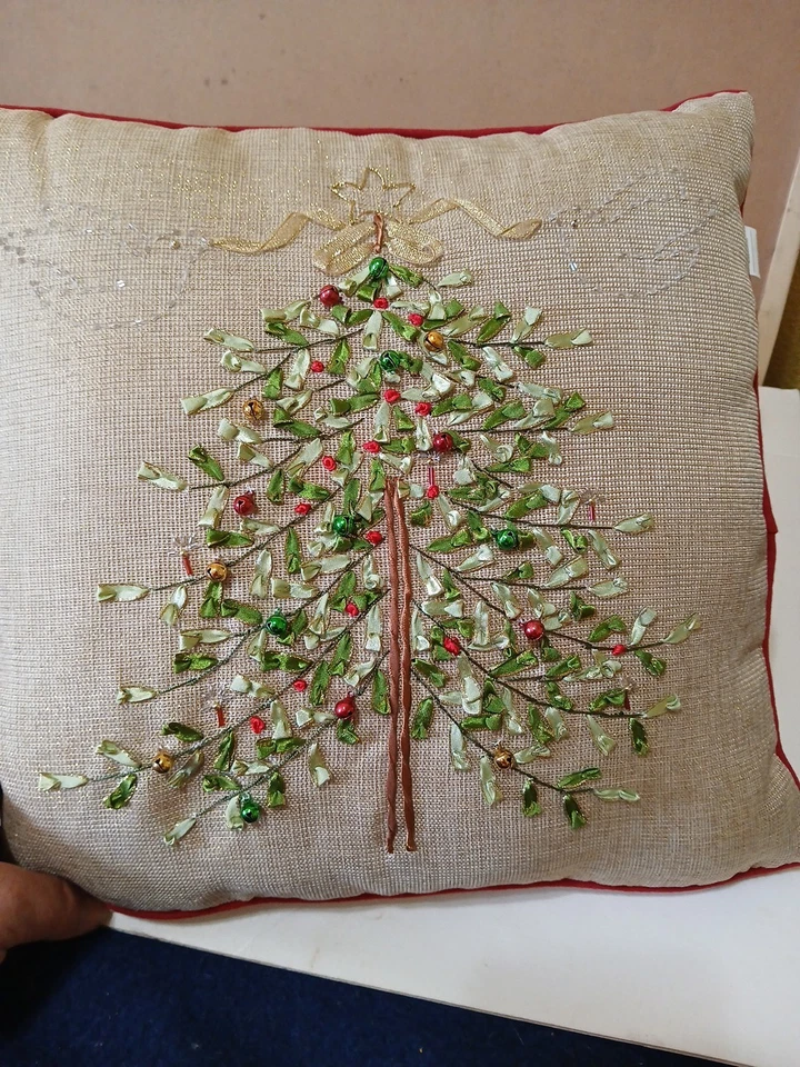 2 almohadas de árbol de Navidad arpillera rojo, dorado y verde campanas de metal encanto rural Foto 3 de 4