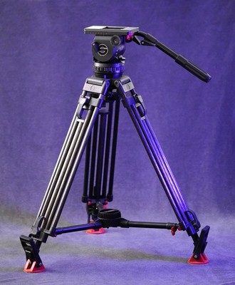Sachtler Video 18P Stativsystem mit ENG 2 CF Stativ mit Mittelspinne und Füßen