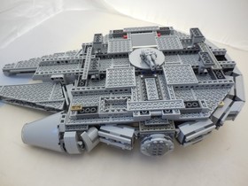 Lego Star Wars Millennium Falcon 75105  with 5 mini figures and manual