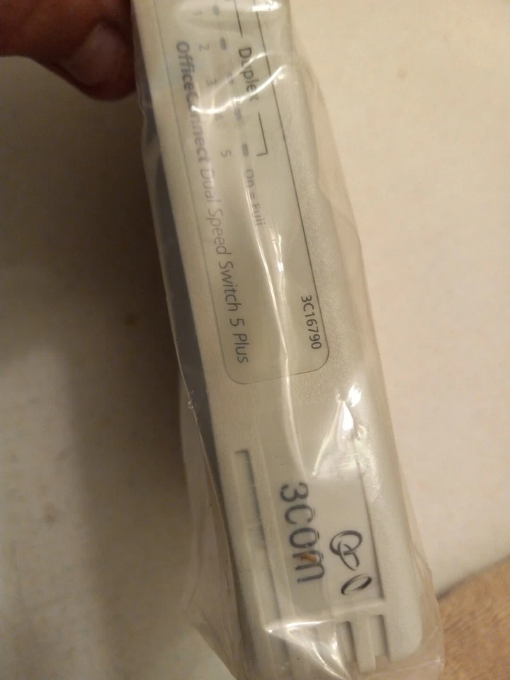 3Com  OfficeConnect (3C16790) Dual Speed Switch 5 Plus - New In Bag - Unit Only - Image 3 of 4