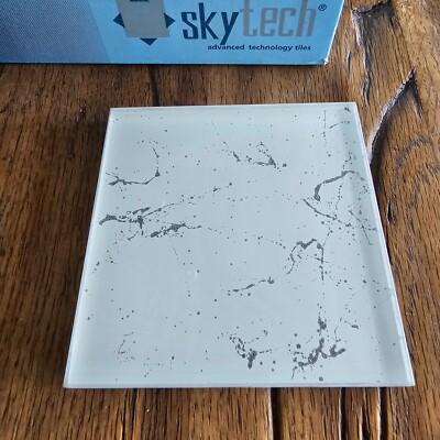 Skytech Glasfliese 10 x 10 cm Royal Weiß Silber Bordüre moderne Wandfliese Küche