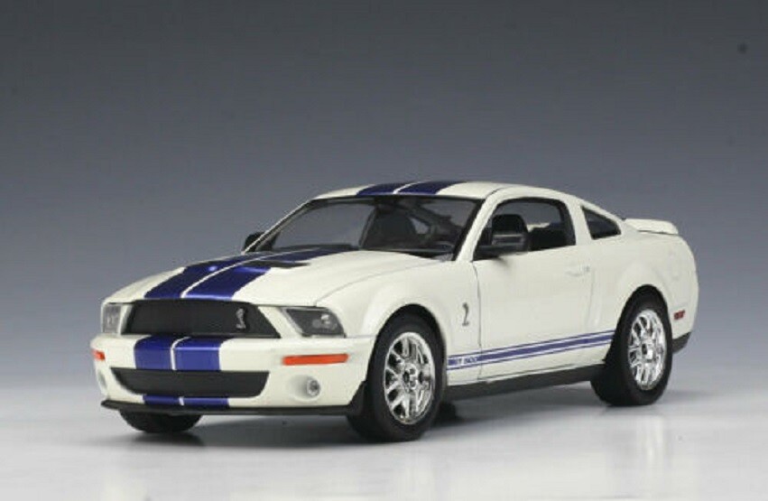 Welly 1:24 2007 Shelby Cobra GT500 Diecast Model Racing Car White New in Box