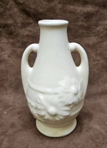 SHAWNEE VINTAGE POTTERY DAISY PATTERN GLOSSY WHITE BUD VASE WITH HANDLES 1940s