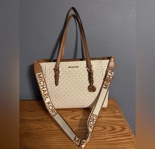 Michael Kors Charlotte 3-in-1 Crossbody/tote