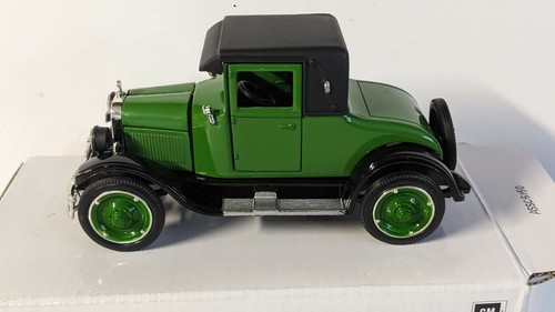 1926 CHEVROLET SUPERIOR V2 WITH ORIGINAL BOX AND CERTIFICATE 1:32 SCALE - Picture 3 of 7