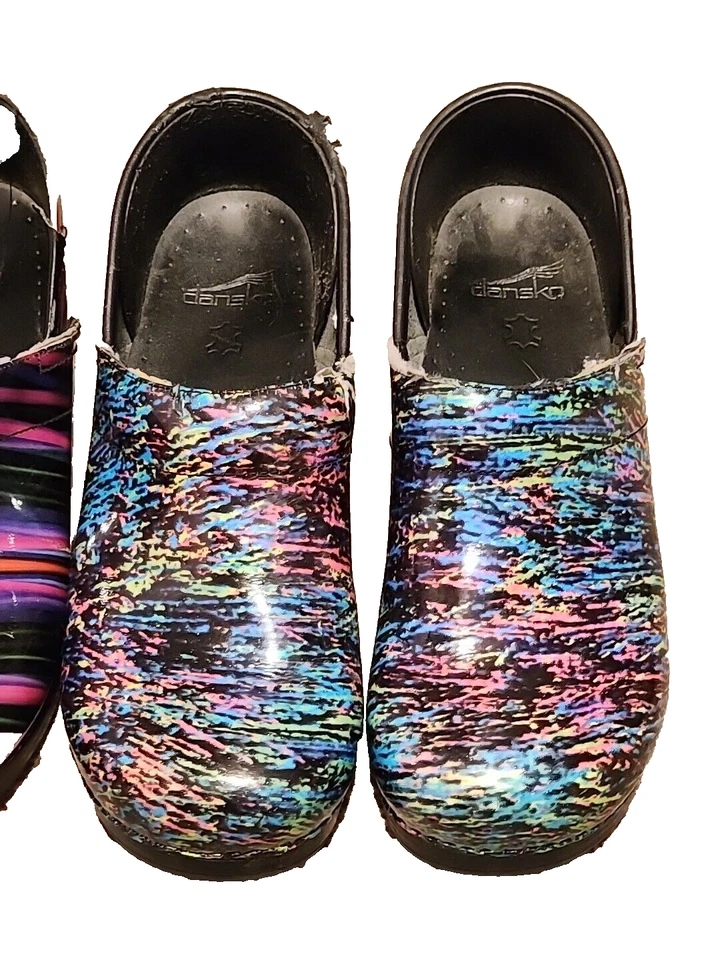 Lote de 2 zuecos Dansko negros neón rayas multicolores para mujer talla 40 defectos de la UE Foto 2 de 4