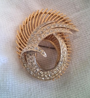 VTG BSK SIGNED gold/Crystal Brooch/Pin