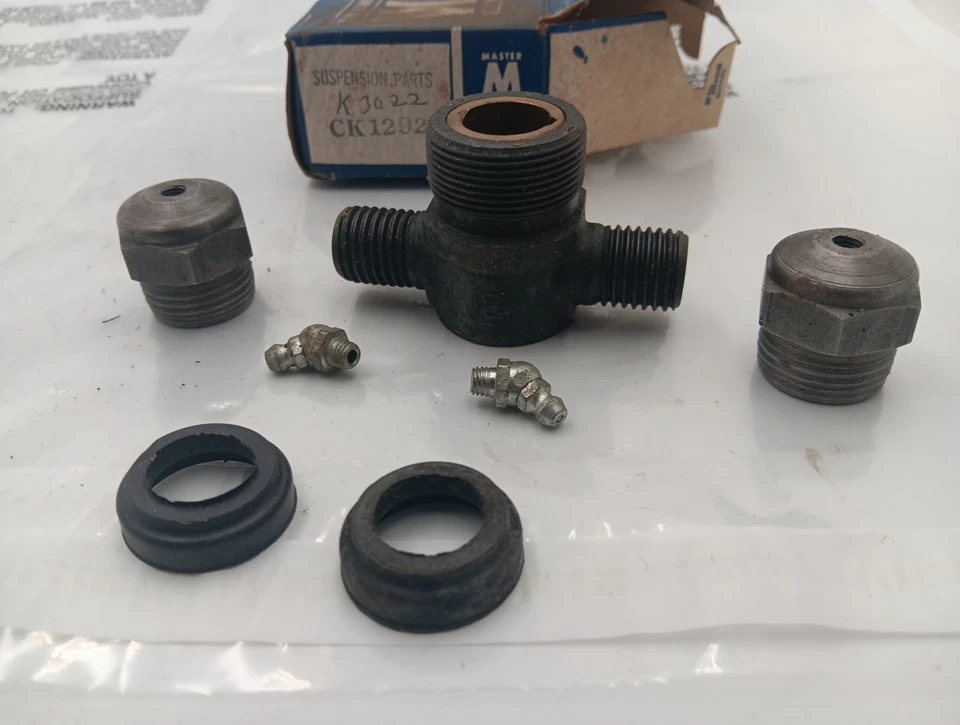 1957 - 1963 AMC RAMBLER 1952 - 1956 NASH UPPER TRUNNION 套件全新陈货 — 第 3/3 张图片