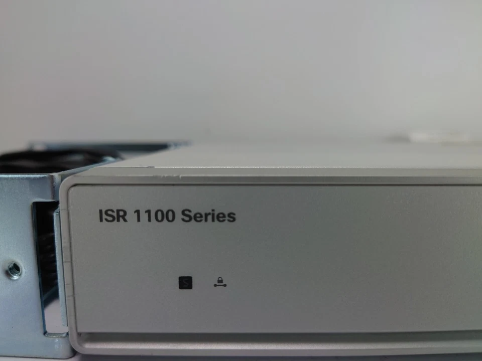 Cisco C1116-4P router servizi integrati DSL VDSL WAN PoE 4x RJ-45 Gigabit - Immagine 2 di 4