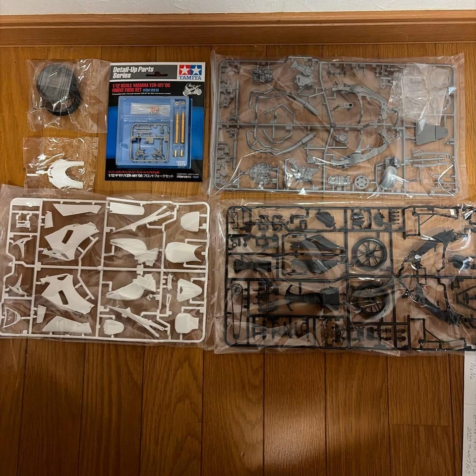 Kit Modelo Moto Plástico Tamiya Yamaha Yzr-m1 Edición 50 Aniversario Foto 2 de 4