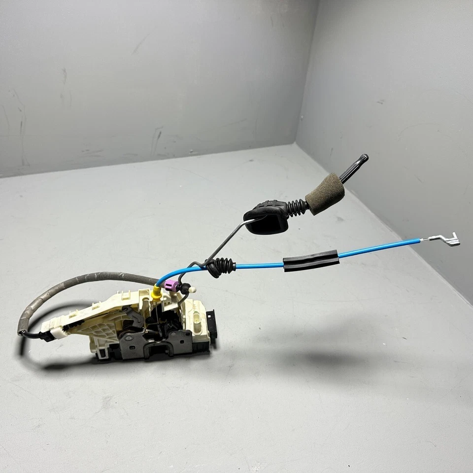 Оригинальный привод замка передней правой двери 2010-2017 Mercedes-Benz E550 - Изображение 4 из 4