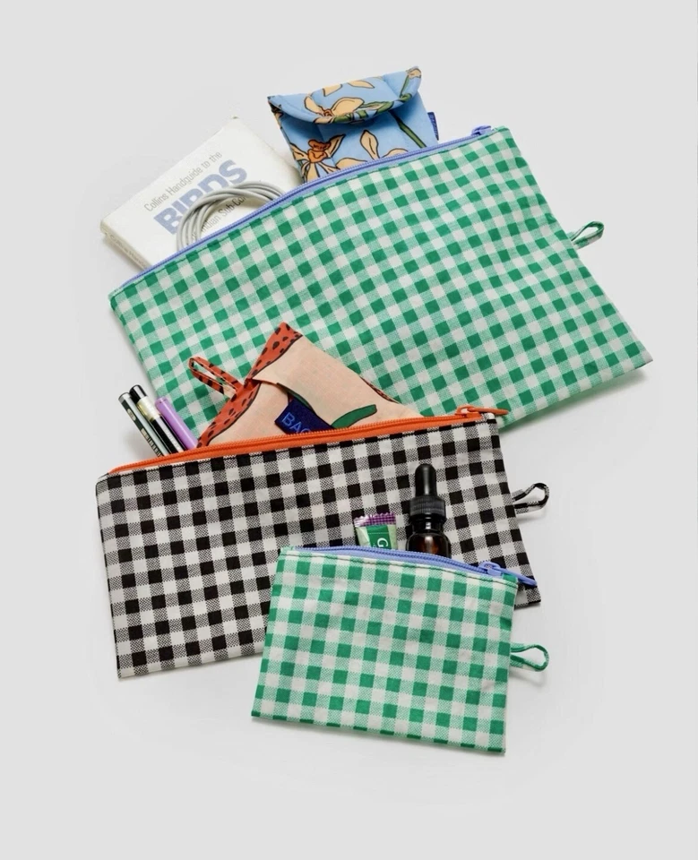 ¡NUEVO! JUEGO BOLSA PLANA BAGGU “GINGHAM” en verde/negro, reciclado. Nylon AGOTADO Y RARO Foto 3 de 4