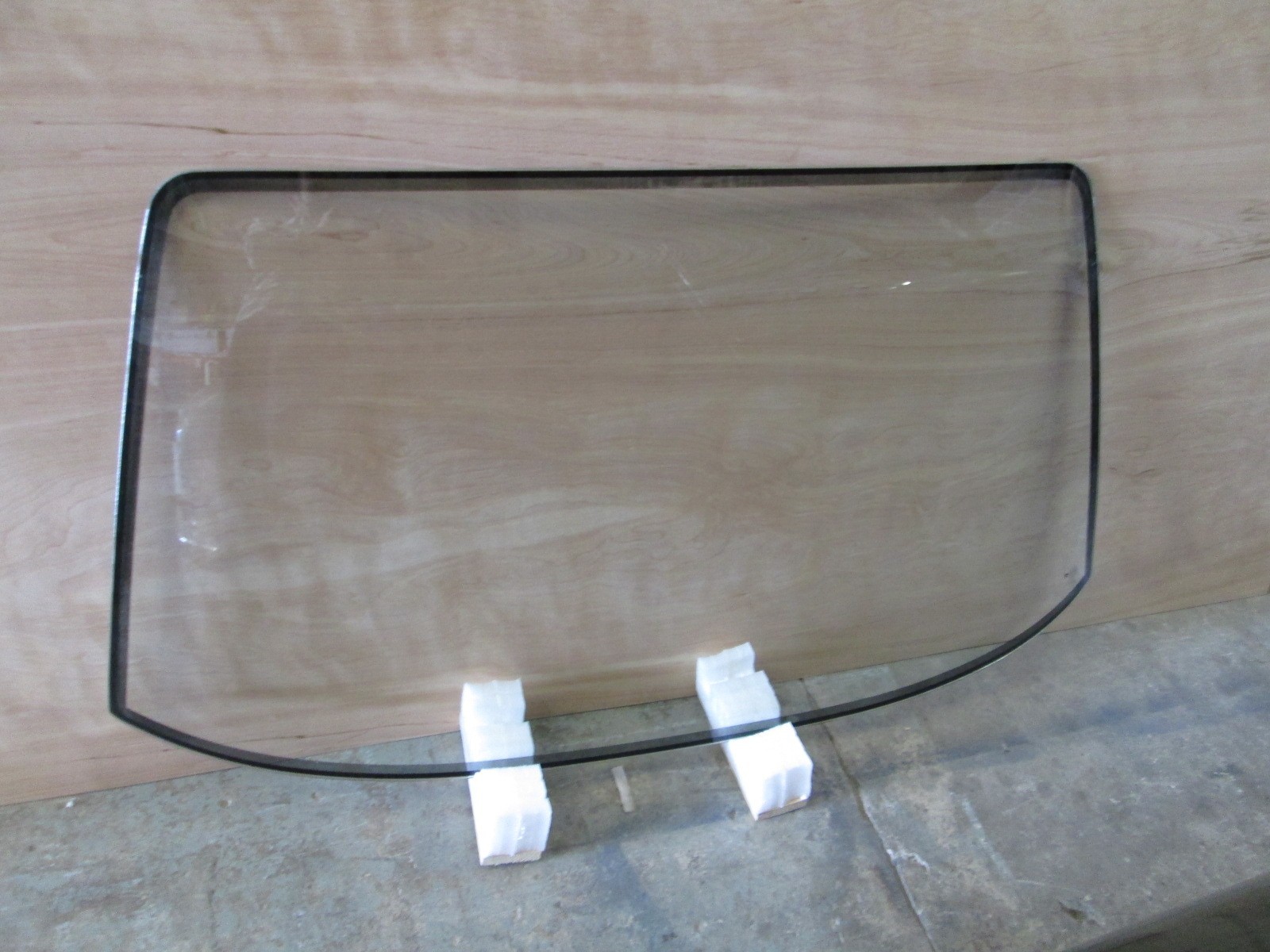 Ferrari 365 GT4 2+2 - Front Windshield / Windscreen # 255-40-004-00