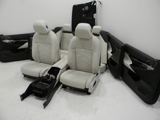 BMW 5er G60 Lederausstattung KomfortSitze B&W Seats Veganza Gesteppt Rauch Weiss