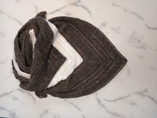 Dreieckstuch Stola Schultertuch Gehäkelt Handarbeit Grau Weiss 200x100 Cm Neu