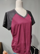 BEYOND Scrubs Wine Gray Women's Top Two Zipper Pockets Size Medium
