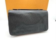 Excellent Condition IC Chip Louis Vuitton Taiga Zippy XL Second Bag Clutch Bag L