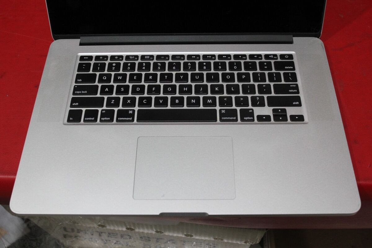 Apple MacBook Pro A1398 2012 15in i7 2.3GHz 8GB 256GB SSD Apple MacBook Pro A1398 2012 15in i7 2.3GHz 8GB 256GB SSD