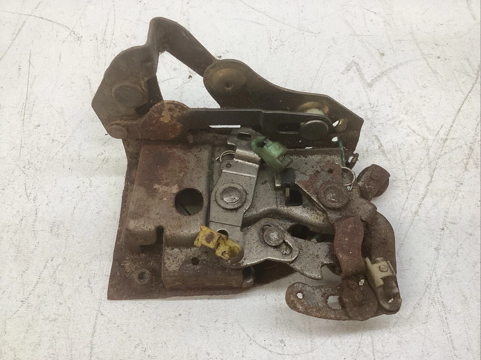 Nuevo de Lote Antiguo 1970 Dodge Plymouth Plumero Dardo lado del conductor cerradura puerta pestillo Foto 3 de 4