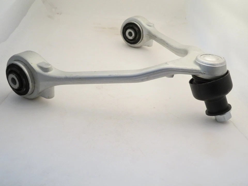 Brazo de control superior derecho Jaguar S-Type 2002-2008 marca URO XR857652 Foto 2 de 3