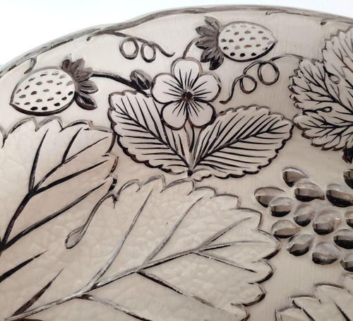 Wedgwood Majolica Compote Platinum Embossed Strawberries Grapes Leaves And Trim - 第 6/17 張圖片