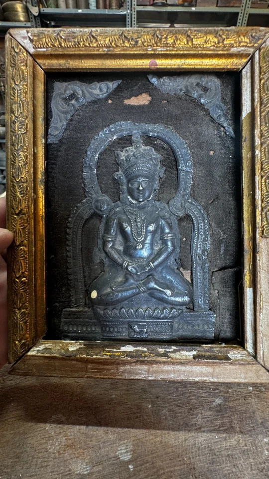 Antigua mano ansia jainista dios religioso Shri Mahavir Swami placa hecha en plata enmarcada Foto 2 de 4